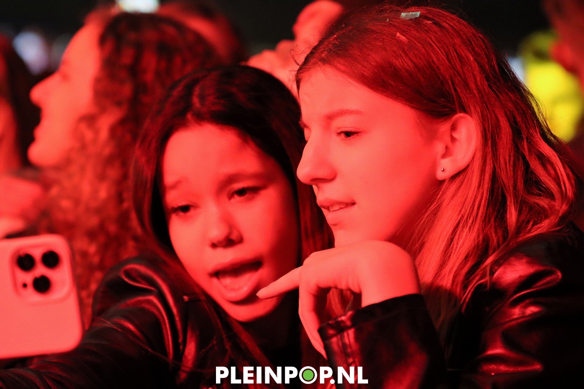 V R I J D A G     (93)